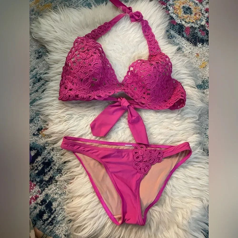 Underwire hot pink bikini